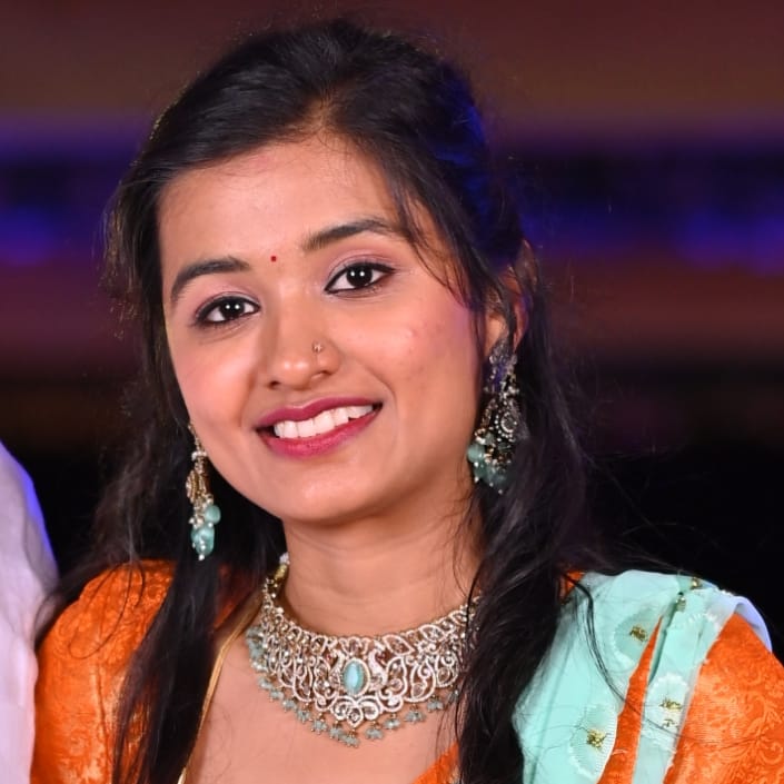 Professional headshot of Pallavi, satisfied MagicCasting customer