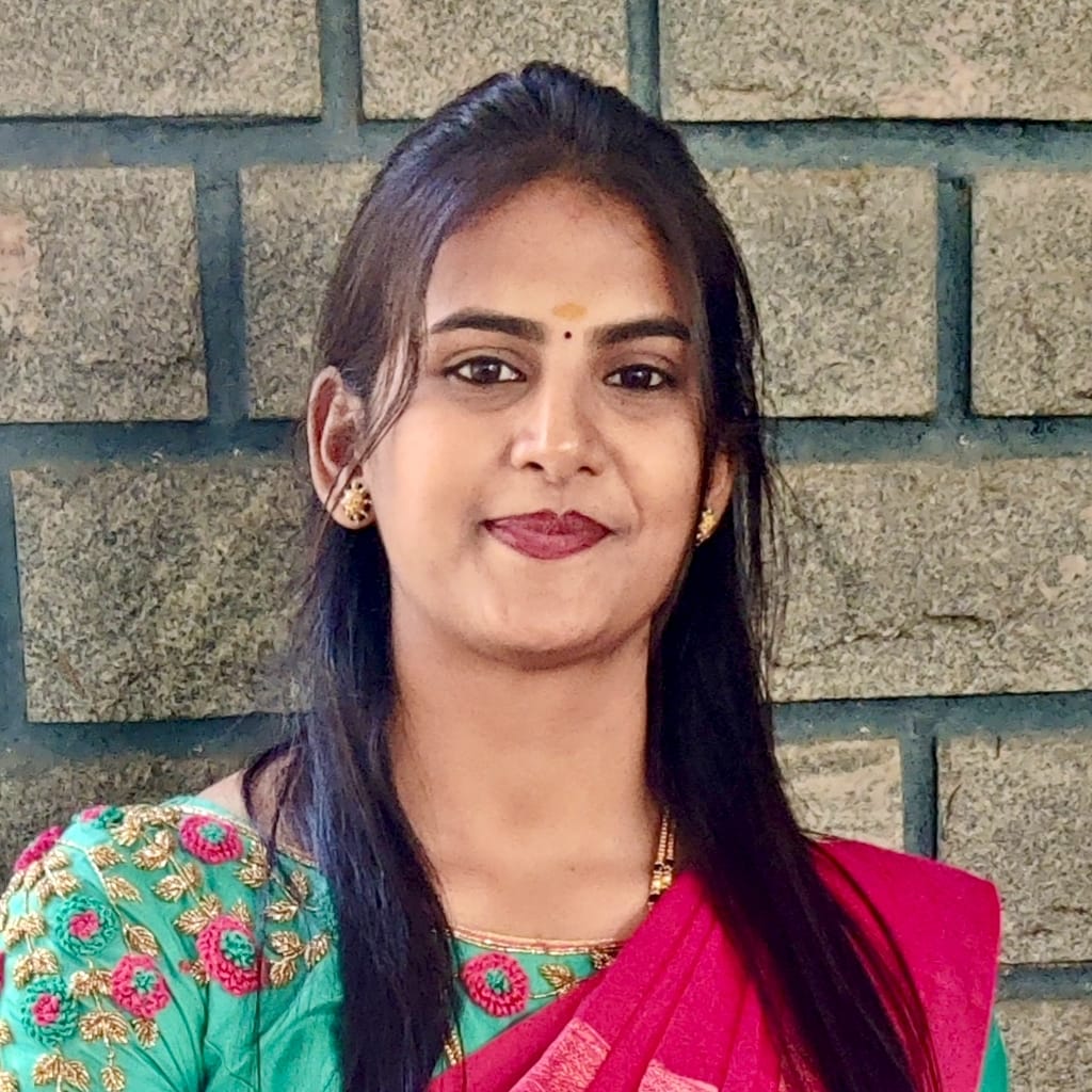 Professional headshot of Shruthi, satisfied MagicCasting customer